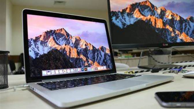 How many EXTERNAL MONITORS are connected to your HOME LAPTOP?