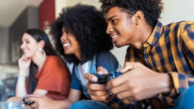 Do women get insecure when a man has HIGHLY conventionally attractive woman friends?
