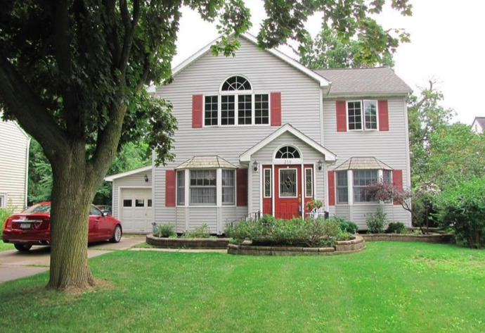 Which house would you rather call home ?