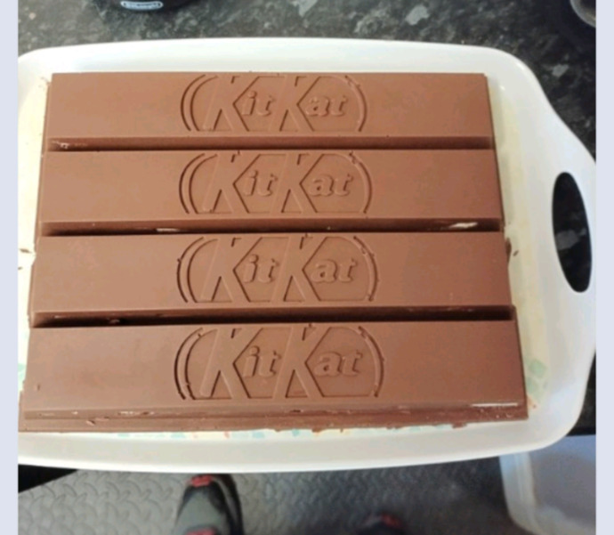 What do you think of this giant kit kat? Would you be able to eat it all?