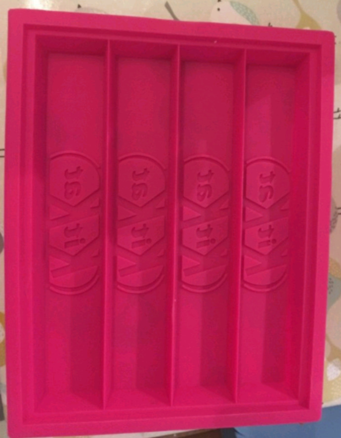 What do you think of this giant kit kat? Would you be able to eat it all?