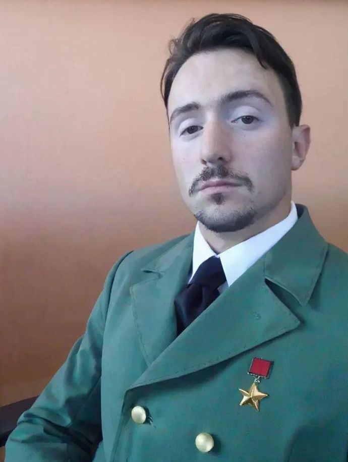 Is Fashion For European Men A Tad Androgynous?