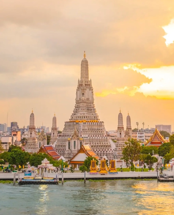 Between Thailand and the Philippines, which SE-Asian country do you find more interesting?