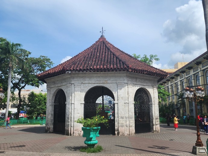 How would you describe this architecture?