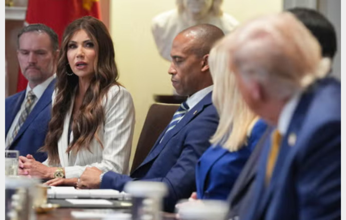 Isnt it interesting that Trump is now avoiding talk about scrapping FEMA after the Texas flooding... didnt he know that Red states need help too?