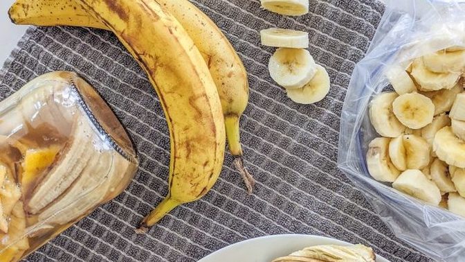 Bananas or mangos. Which fruit do you like better?