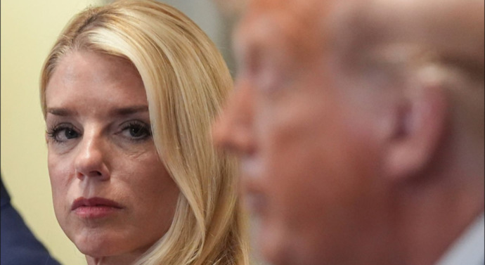 Ok, so AG Bondi announced that the Epstein list is on her desk, and, *POOF*... all of a sudden theres nothing to see here... WTAF?