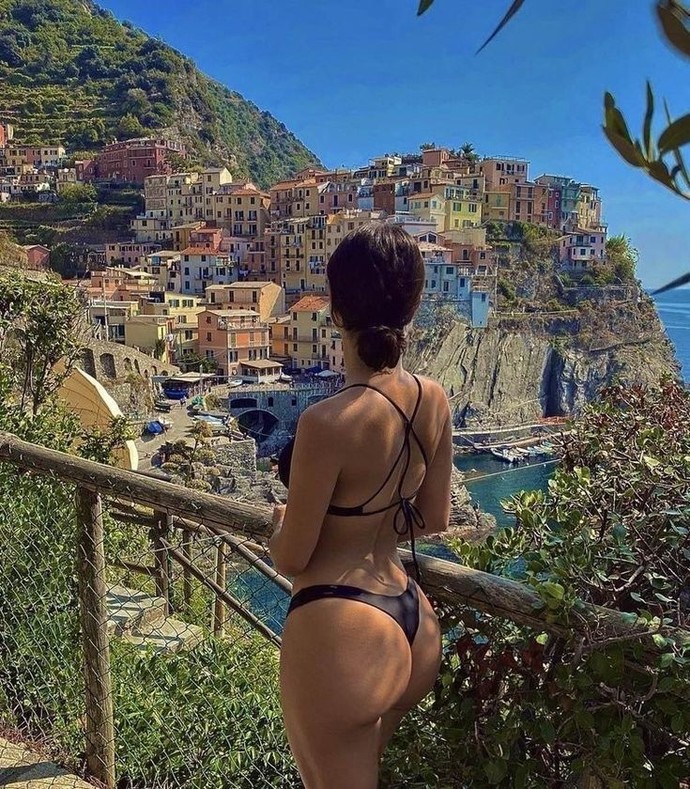 Is it the hips that make a woman look beautiful?