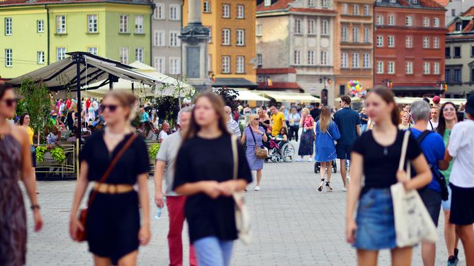Do European couples talk openly about finances?