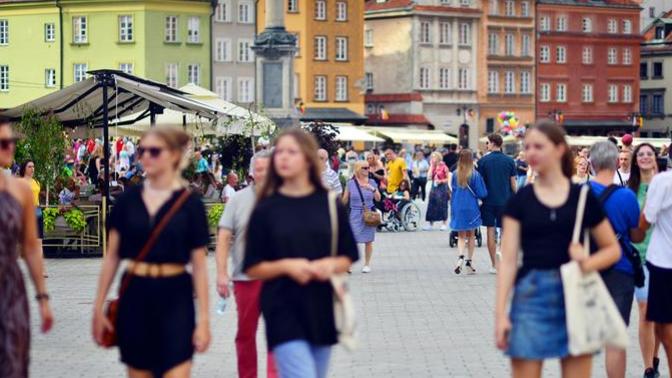 Do European couples talk openly about finances?