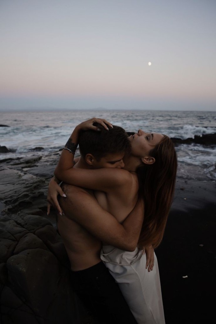 Do women like to be hugged?