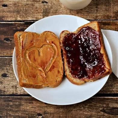 Do Americans really eat Peanut butter and Jelly sandwiches?