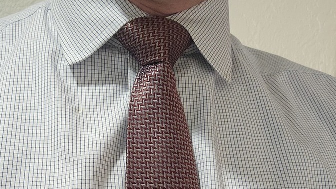 How does this shirt and tie combination look?