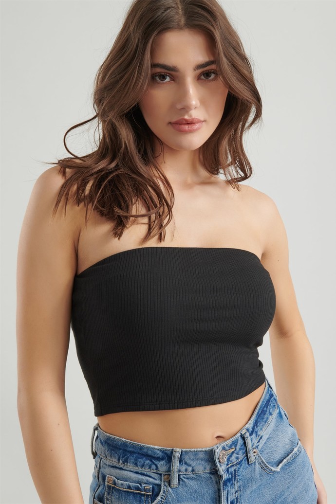 Girls, what kind of shirts do you prefer wearing? Guys, what kind of shirts you prefer on girls?