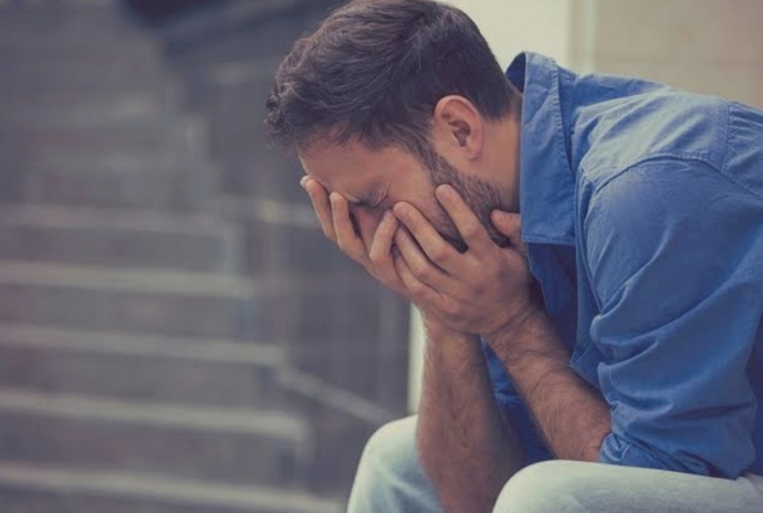 Why do men tend to experience a greater emotional breakdown than women when they are dumped?
