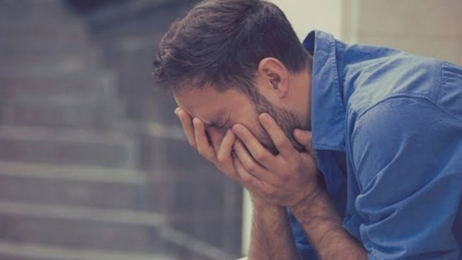 Why do men tend to experience a greater emotional breakdown than women when they are dumped?