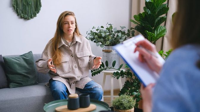 What are the pros and cons of therapy?