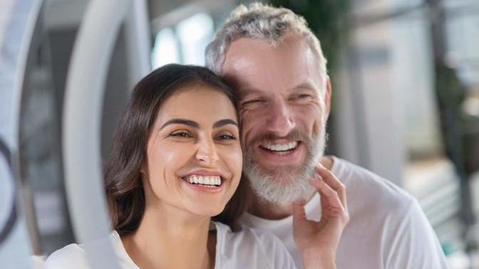 Do girls date older guys to feel forever young?
