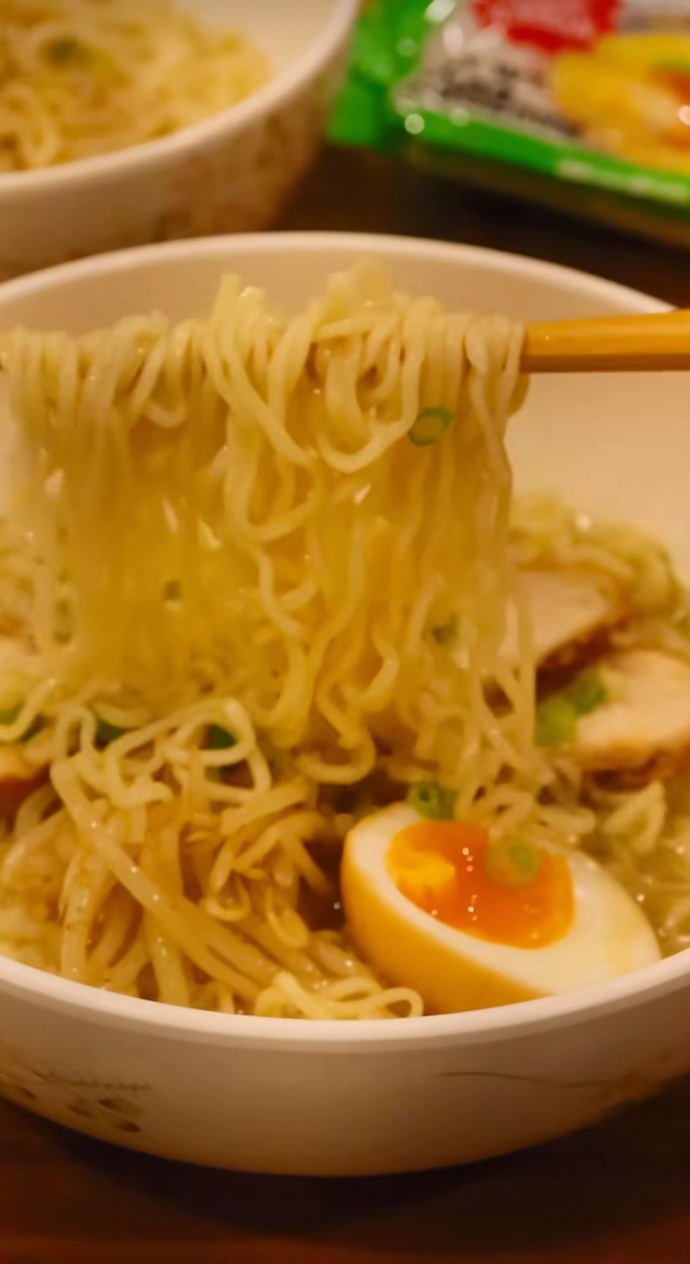 Do women prefer beef or chicken flavoured instant noodles?