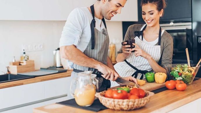 Is it a turn-off if someone youre dating asks if you can cook? Why or why not?