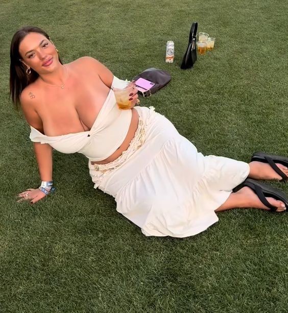 Do you go out with or without a bra in hot weather?