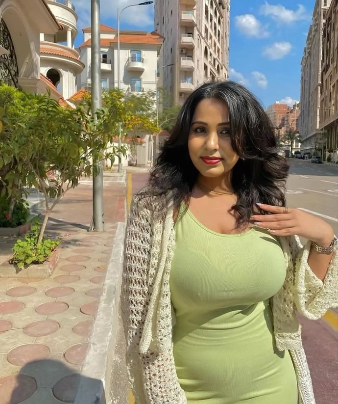 Do you go out with or without a bra in hot weather?