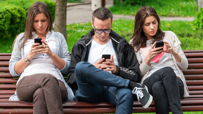 I hate how people are constantly glued to their phones. Does anyone else feel the same?