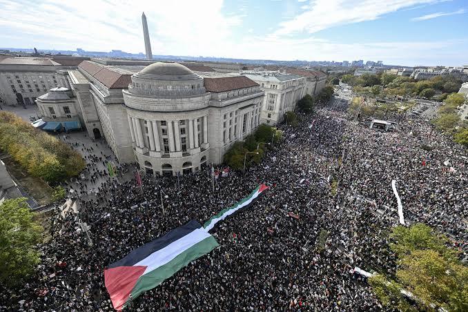 Massive protests for Palestine
