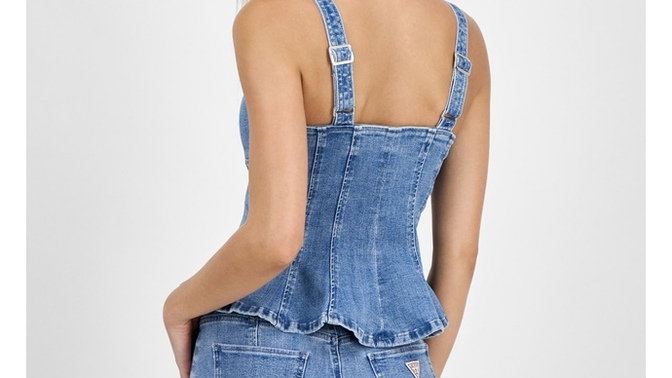 What era of style is this look from?