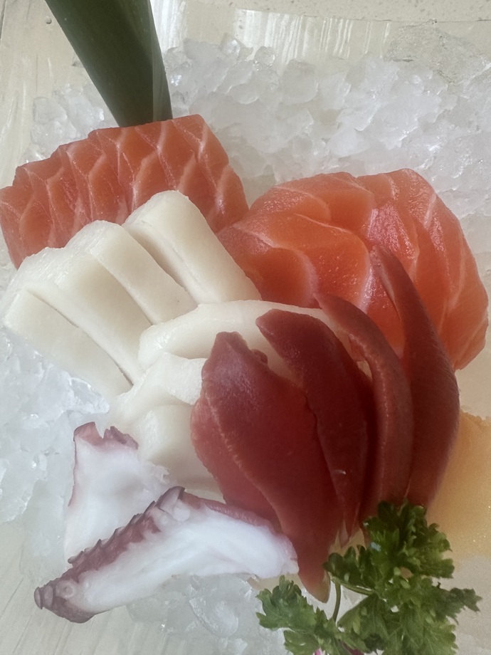 I went to the sushi buffet today. How does the food look?