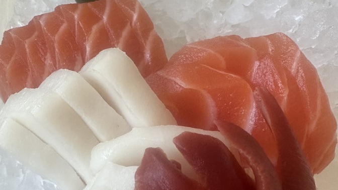 I went to the sushi buffet today. How does the food look?
