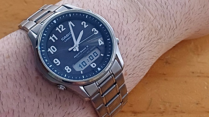 Question for the girls — Which bracelet looks better on my watch?