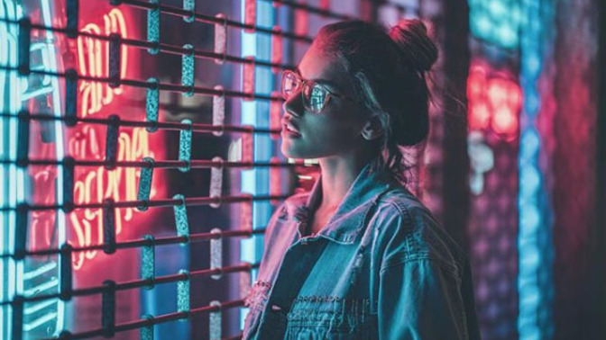 Is it okay for a woman to go out partying/clubbing alone at night?