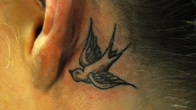 What is the male version of the tramp stamp?