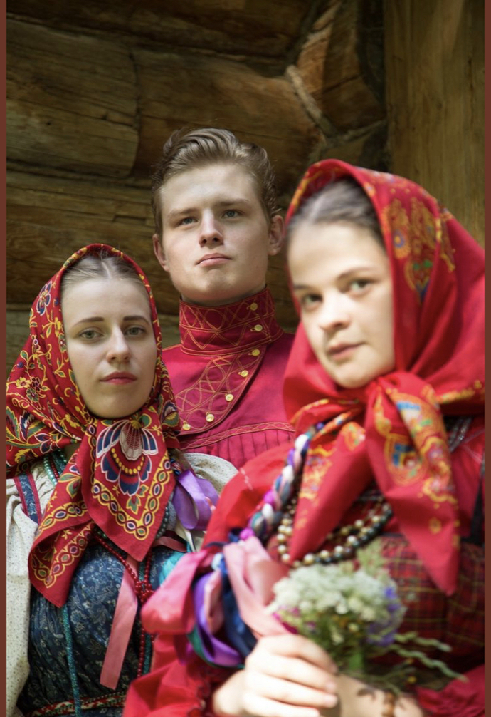 Why do female wear scarves like this but males do not?