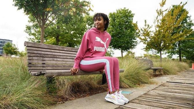 Men, do you like women who dress sporty or do you prefer skirts and something elegant?