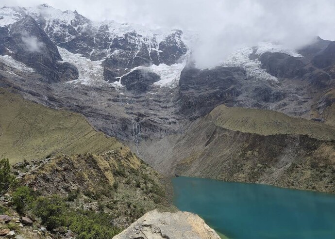 Which lake do you think is prettier?