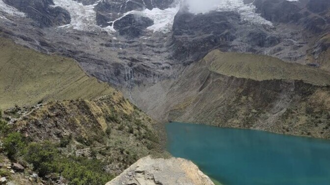 Which lake do you think is prettier?