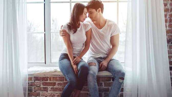 What is an example of a healthy relationship?