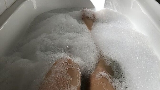 Is it better to take a bath alone or with a partner?