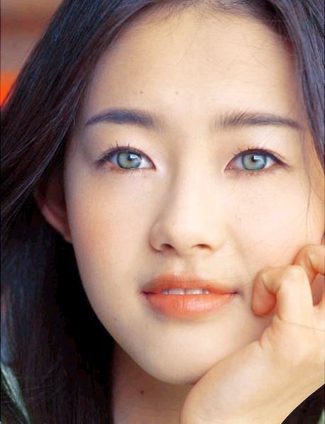 Do you think it seems like blue eyes are more common in people of European descent or Asian descent?