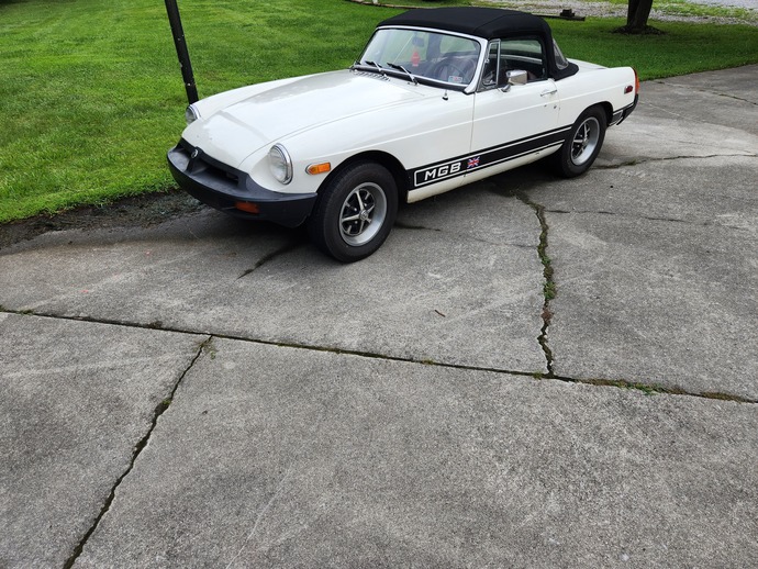 Would you date a guy who daily drives a car so old it doesnt have a/c?