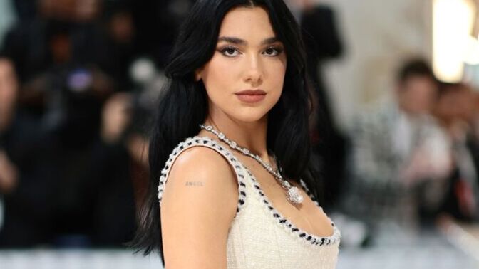 Dua Lipa. Hot or not?