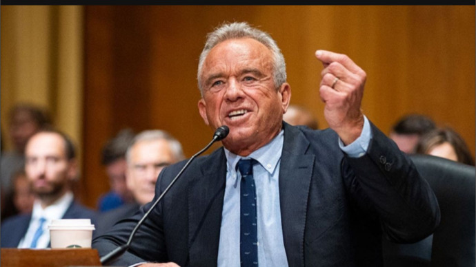Why did Trump appoint an anti-vaxxer psychopath to US Health Secy while boasting that Operation Warp Speed was one of his greatest accomplishments?