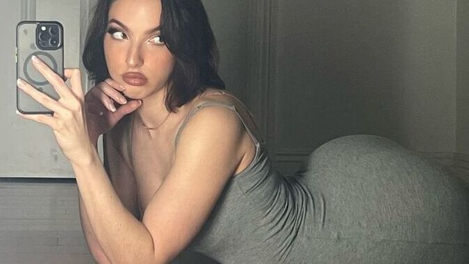 Would you take her on a date or pass? 😉?