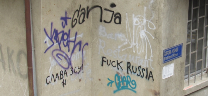 Why do Russians travel to Georgia for holiday making and spend money when Georgians hate them?
