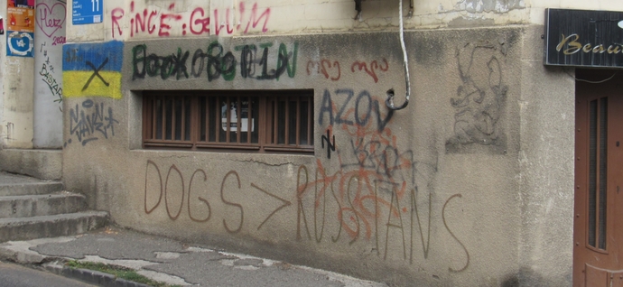 Why do Russians travel to Georgia for holiday making and spend money when Georgians hate them?