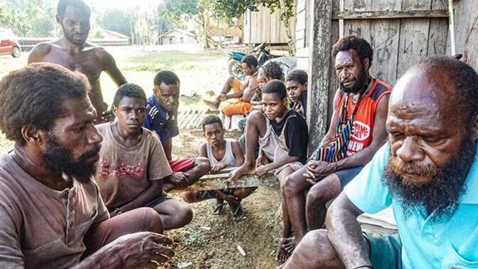 Who looks cooler in appearance to you... Papuans or West Africans?