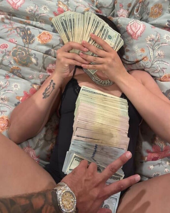 Do women choose love or money?