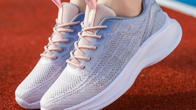 Do you look at people’s feet in public?
